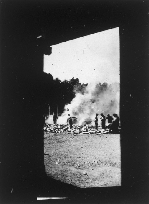 Fotografia wykonana przez Sonderkommando w Auschwitz